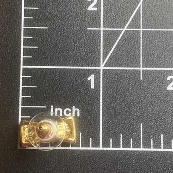 NWT Kate Spade Earrings Take A Bow Yellow Gold Plated Stud Post Pierced Classic - Picture 6 of 6